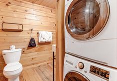 Others 2 Sevierville Treetop Cabin: Hot Tub & Covered Deck