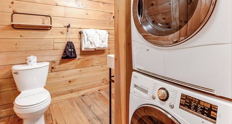 Others 2 Sevierville Treetop Cabin: Hot Tub & Covered Deck