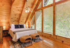 Others 6 Sevierville Treetop Cabin: Hot Tub & Covered Deck