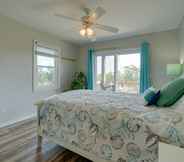 Lainnya 6 Pet-friendly Surf City Vacation Rental w/ Fire Pit