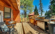 อื่นๆ 4 Rustic Duck Creek Village Cabin w/ Decks!