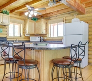 อื่นๆ 6 Cedar City Cabin w/ Wraparound Porch & 2 Grills!