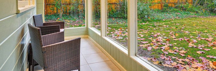 อื่นๆ Modern Home w/ Spacious Yard in Beaverton!