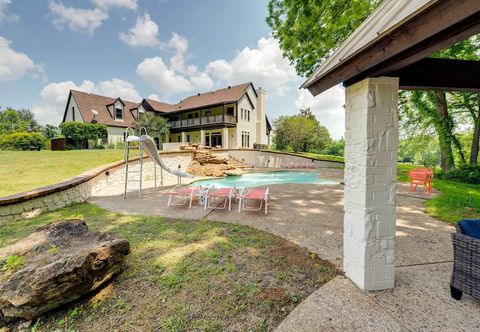 Others 10 Acres w/ Pool & Pond: Luxury Melissa Villa!