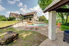 その他 10 Acres w/ Pool & Pond: Luxury Melissa Villa!