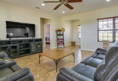 Others 2 ~ 10 Mi to Dtwn Mckinney: Home w/ Patio & Yard