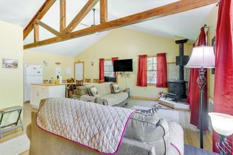 其他 4 Pools & Ski Access: Lackawaxen Cottage w/ Deck!