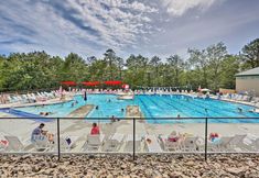 其他 2 Pools & Ski Access: Lackawaxen Cottage w/ Deck!