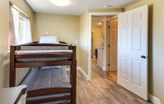 Lainnya 3 Cozy Coos Bay Retreat w/ On-site Creek & Fishing!