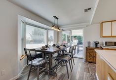 其他 6 Charming Rogue Valley Home in Central Point!