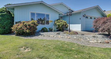 其他 2 Charming Rogue Valley Home in Central Point!