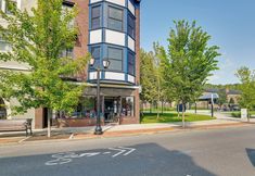 기타 2 Contemporary Cohoes Retreat w/ Electric Fireplace!