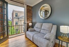 기타 4 Contemporary Cohoes Retreat w/ Electric Fireplace!