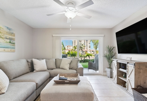 Others St Petersburg Condo Rental: 2 Mi to Beach