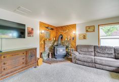 Others 3 Cozy Washington Retreat w/ Deck, Walk to Beach!