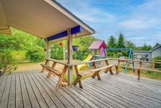 Others Cozy Washington Retreat w/ Deck, Walk to Beach!