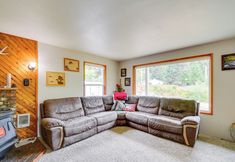 Others 4 Cozy Washington Retreat w/ Deck, Walk to Beach!