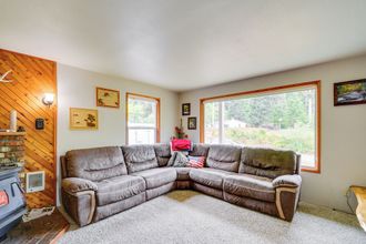 Others 4 Cozy Washington Retreat w/ Deck, Walk to Beach!