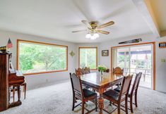 Others 5 Cozy Washington Retreat w/ Deck, Walk to Beach!