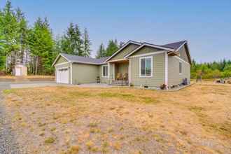 Others 4 Peaceful Shelton Home w/ Spacious Yard & Fire Pit!