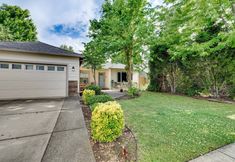 其他 2 Pet-friendly Medford Vacation Rental w/ Yard!