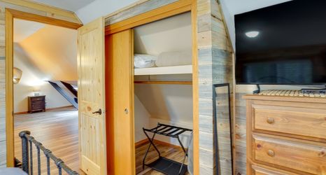 Others 2 Waterfront Home w/ Hot Tub & Fire Pit in Sunriver!