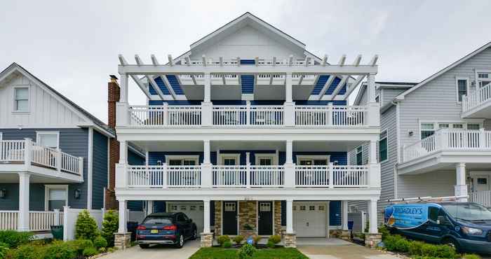 Others Modern Beach Block Home With Amazing Ocean View!