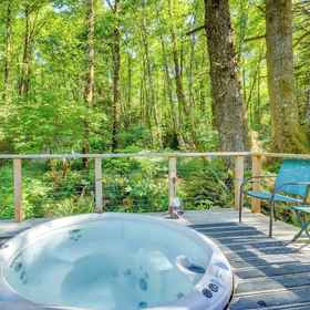 Interior 1 Enchanting Arch Cape Retreat w/ Hot Tub, Fireplace, Hug Point State Park Hotels