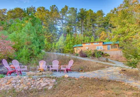 Lainnya Mill Spring Log Cabin w/ Decks & Hot Tub!