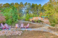 Lainnya Mill Spring Log Cabin w/ Decks & Hot Tub!