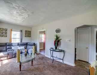 Lainnya 2 Gary Vacation Rental ~ 5 Mi to Lake Michigan!