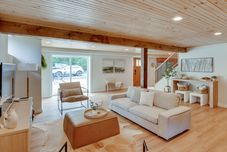 Others Hot Tub, Fire Pit: Pet-friendly Freehold Home!