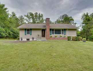 Others 2 Freehold Home w/ Private Hot Tub & Fishing Pond!