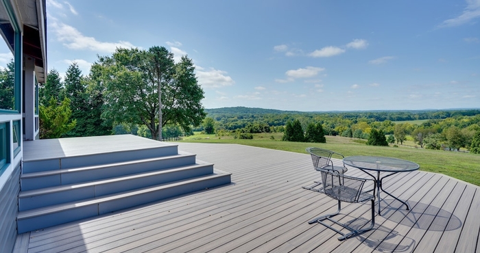 Lain-lain Spacious Virginia Retreat w/ Deck & Scenic Views!