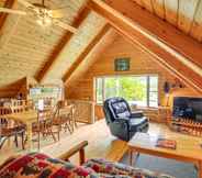 Others 5 Lakefront Cabin w/ Dock, Grill, 8 Mi to Munising!
