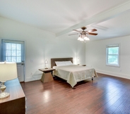 Others 2 Charming Seneca Home - 3 Mi to Memorial Stadium!