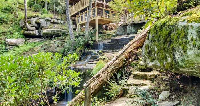 อื่นๆ Pisgah Forest Cabin w/ Mountain + Waterfall Views!