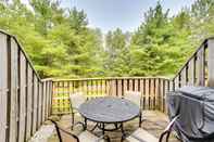 Others Tannersville Retreat w/ Deck & Outdoor Dining!