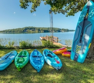 อื่นๆ 4 Lakefront Arkansas Escape w/ Grill, Dock & Kayaks!