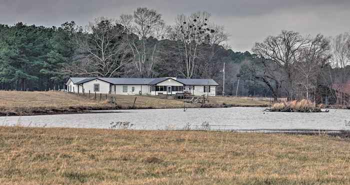 Lainnya Spacious 'lake House' Escape w/ Deck & Lake Views!