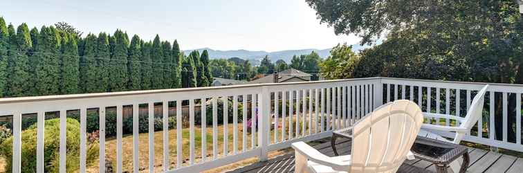 Lain-lain Serene Forest Grove Home w/ Deck & Stunning Views!