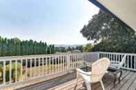 Lain-lain Serene Forest Grove Home w/ Deck & Stunning Views!