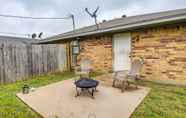 Others 7 Waxahachie Townhome w/ Fire Pit - Near Downtown!