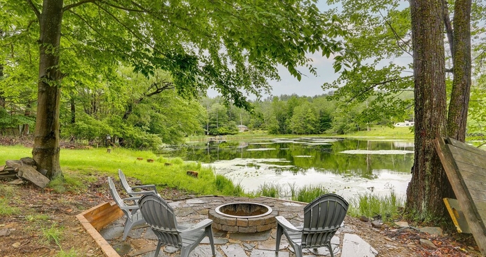 Lain-lain Lakefront Bethel Cabin w/ Deck, Grill & Views!