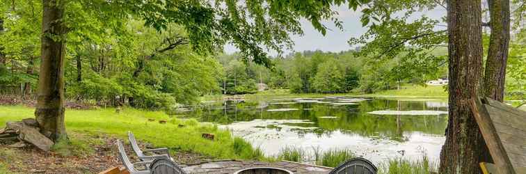 Lainnya Lakefront Bethel Cabin w/ Deck, Grill & Views!