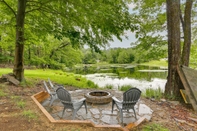 Lain-lain Lakefront Bethel Cabin w/ Deck, Grill & Views!