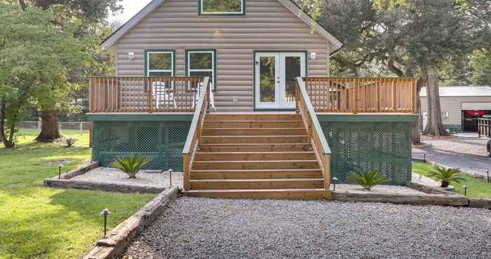 Others Multi-level Bonneau Cabin: Screened-in Game Room!