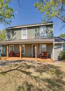 Primary image Gorgeous Royse City Retreat w/ Front Porch & Pond!