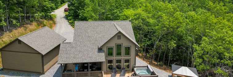 Others Modern Franklin Cabin Rental w/ Deck & Hot Tub!