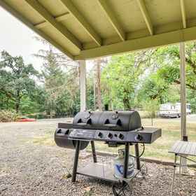 Interior1俄勒岡迷人住宅,附私人匹克球場,Lively Park Swim Center飯店
